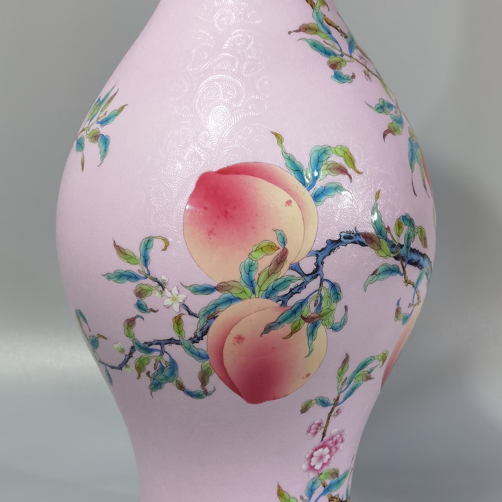 Qing Dynasty Yongzheng rolled pastel eight peaches and five blessings olive bottle