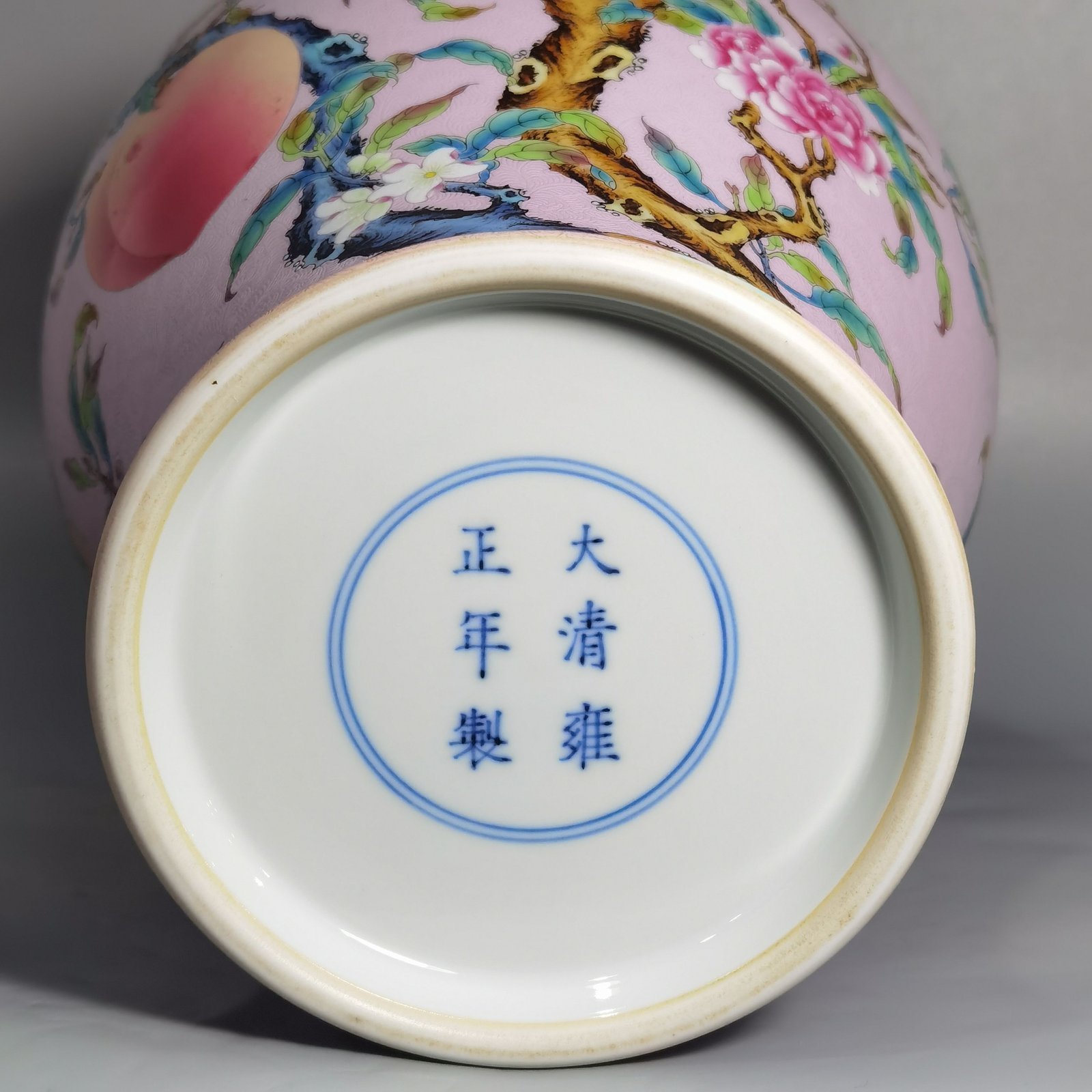 Qing Dynasty Yongzheng rolled pastel eight peaches and five blessings olive bottle
