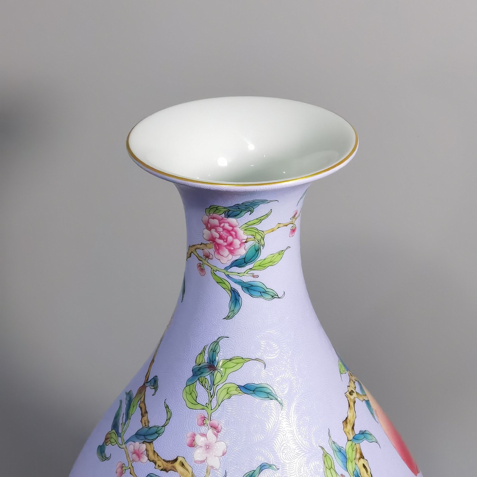 Qing Dynasty Yongzheng rolled pastel eight peaches and five blessings olive bottle