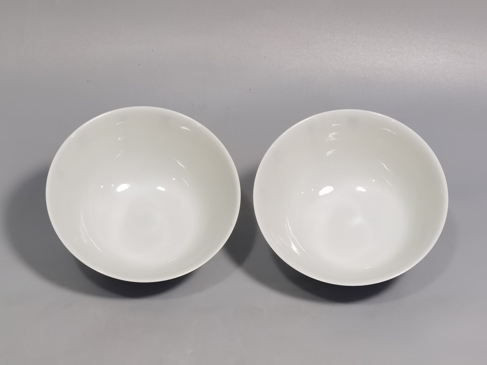 Qing Dynasty Yongzheng Three Autumns cups in underglaze blue and doucai enamels
