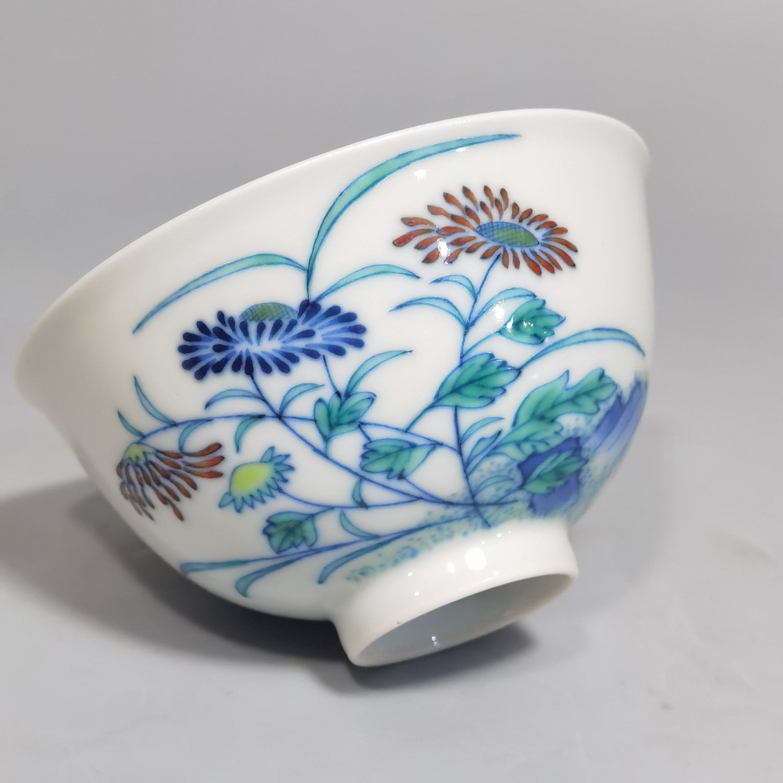 Qing Dynasty Yongzheng Three Autumns cups in underglaze blue and doucai enamels
