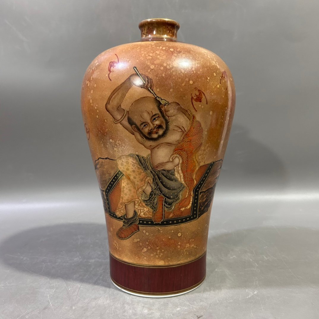 Qing Dynasty Yongzheng stone pattern Arhat plum vase