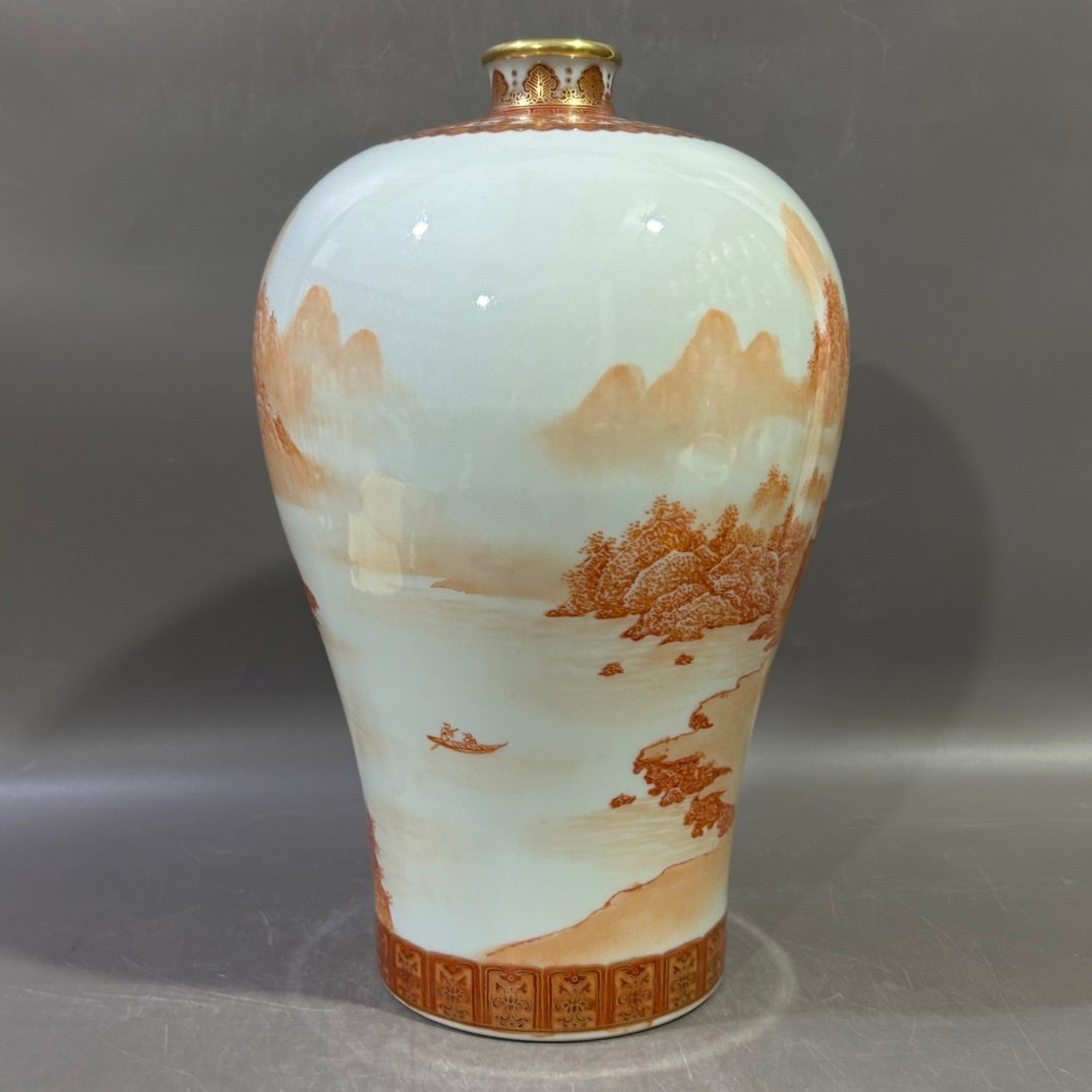 Qing Dynasty Yongzheng alum red landscape pavilion plum vase