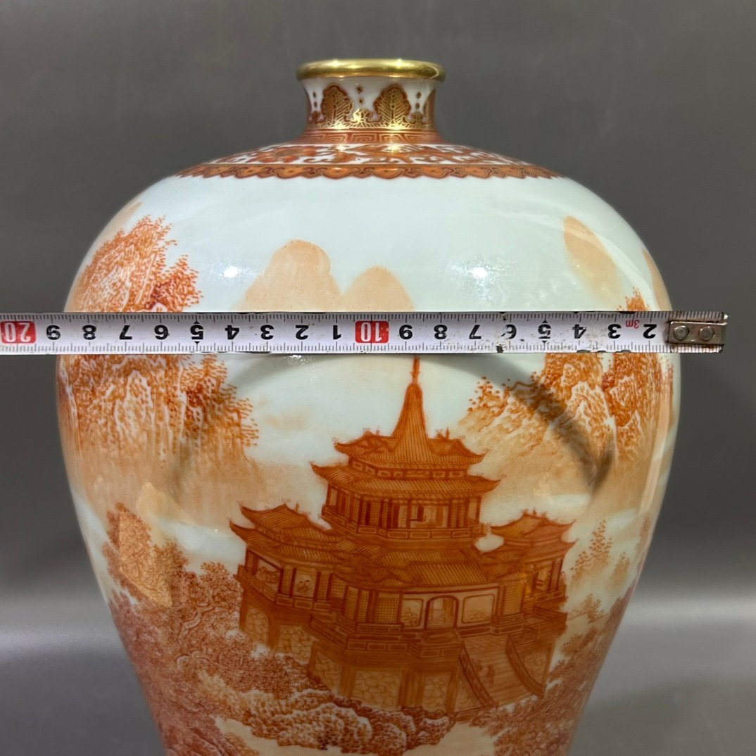 Qing Dynasty Yongzheng alum red landscape pavilion plum vase