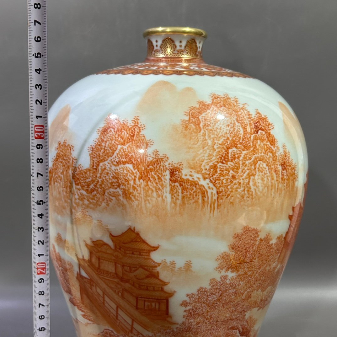 Qing Dynasty Yongzheng alum red landscape pavilion plum vase