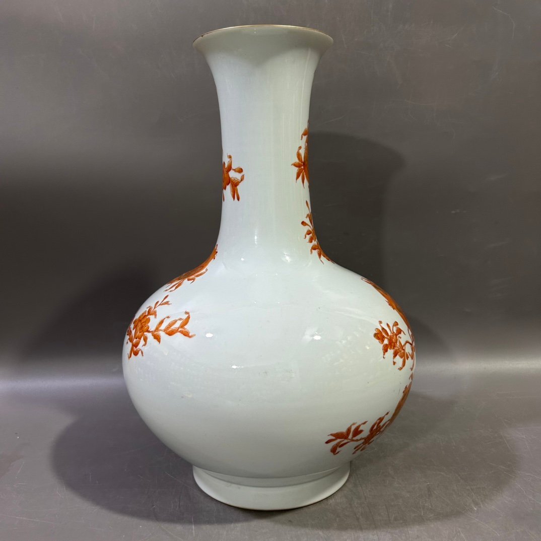 Qing Dynasty Yongzheng alum red gold pomegranate vase