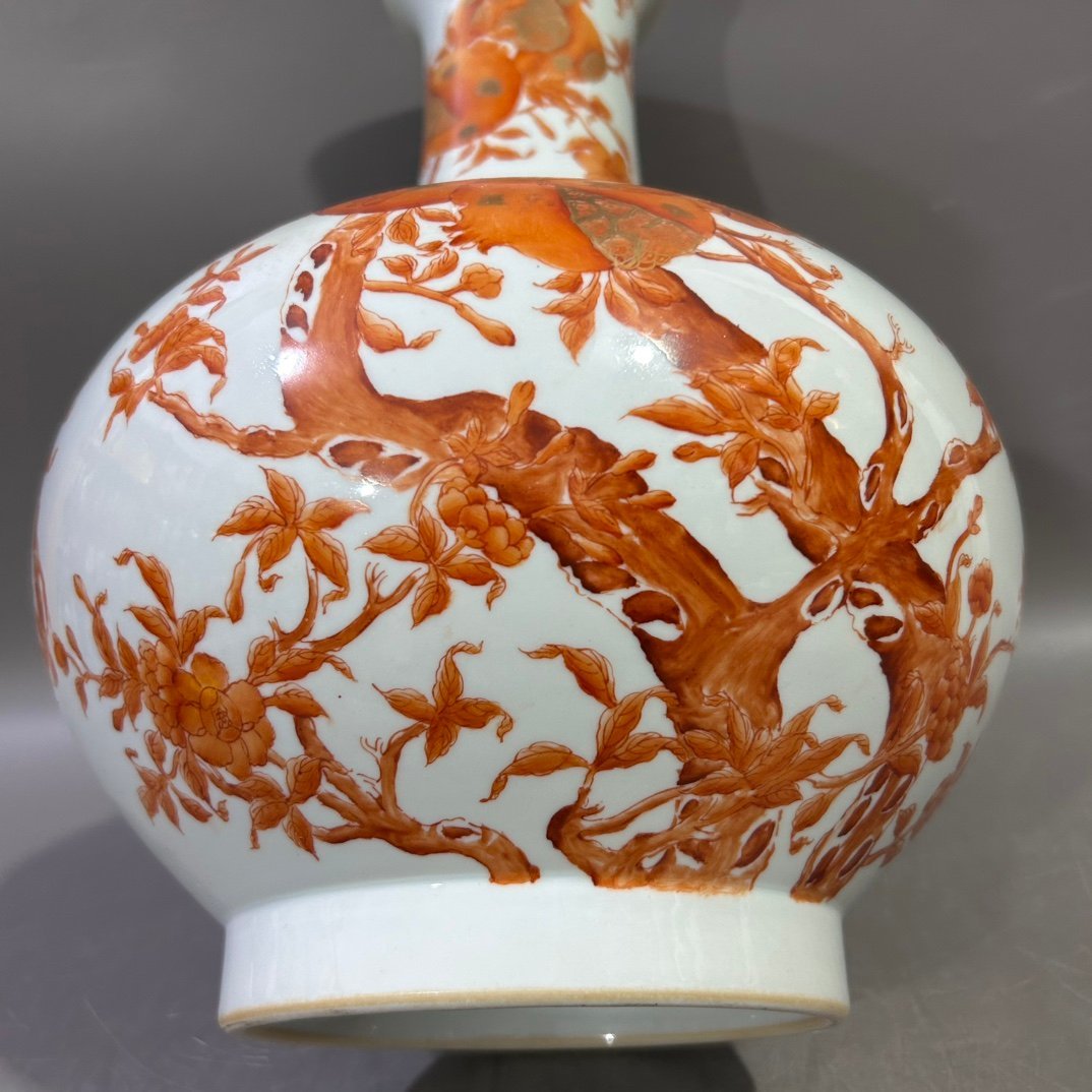 Qing Dynasty Yongzheng alum red gold pomegranate vase