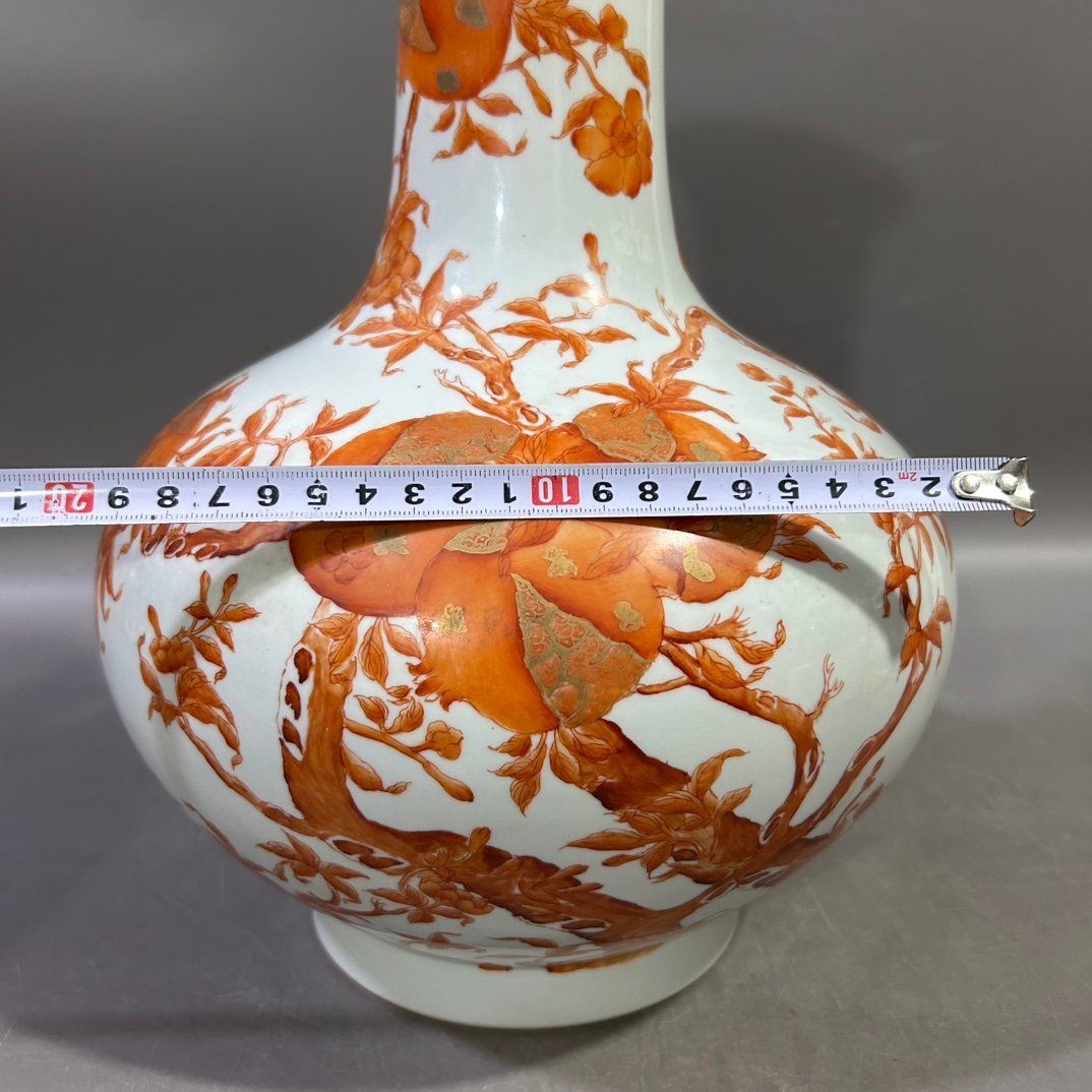 Qing Dynasty Yongzheng alum red gold pomegranate vase
