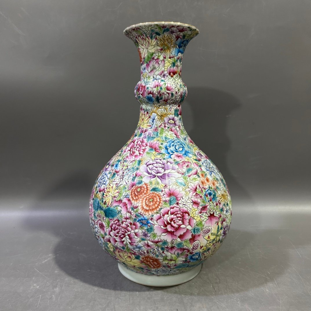 Qing Dynasty Yongzheng famille rose vase