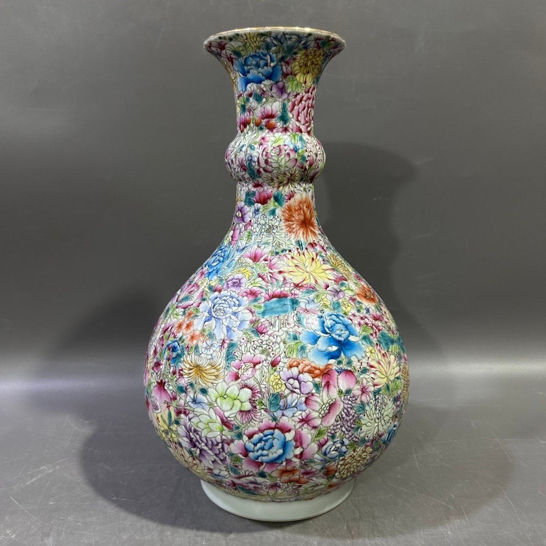 Qing Dynasty Yongzheng famille rose vase