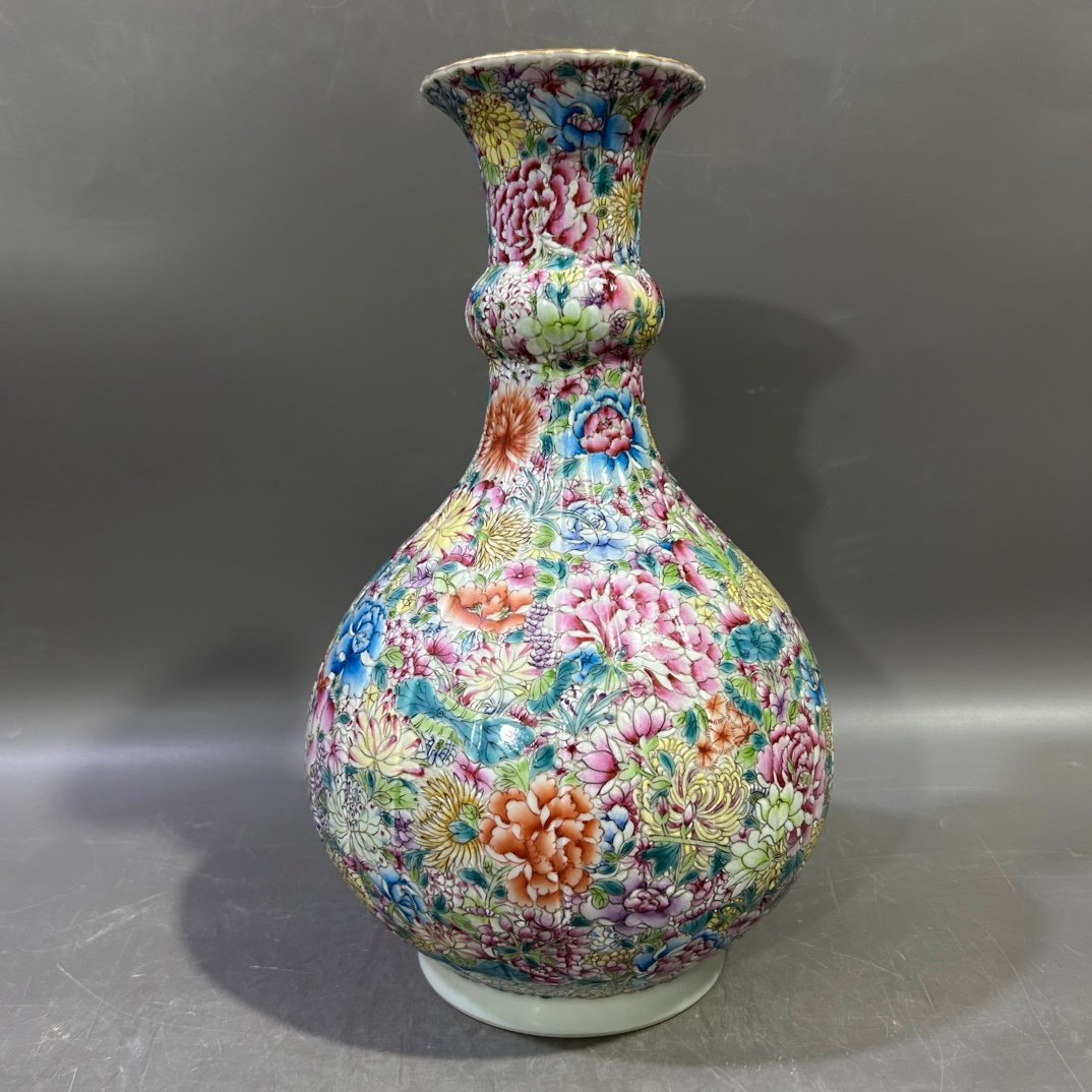 Qing Dynasty Yongzheng famille rose vase