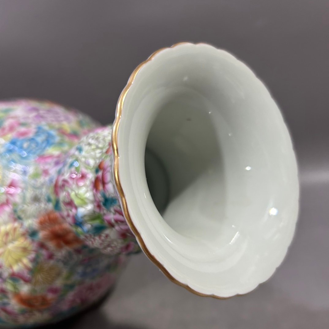 Qing Dynasty Yongzheng famille rose vase