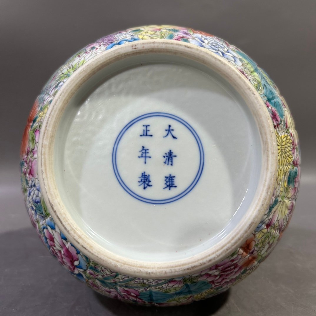 Qing Dynasty Yongzheng famille rose vase