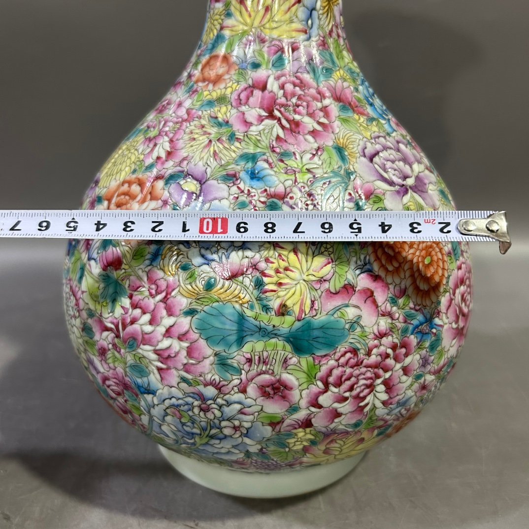 Qing Dynasty Yongzheng famille rose vase