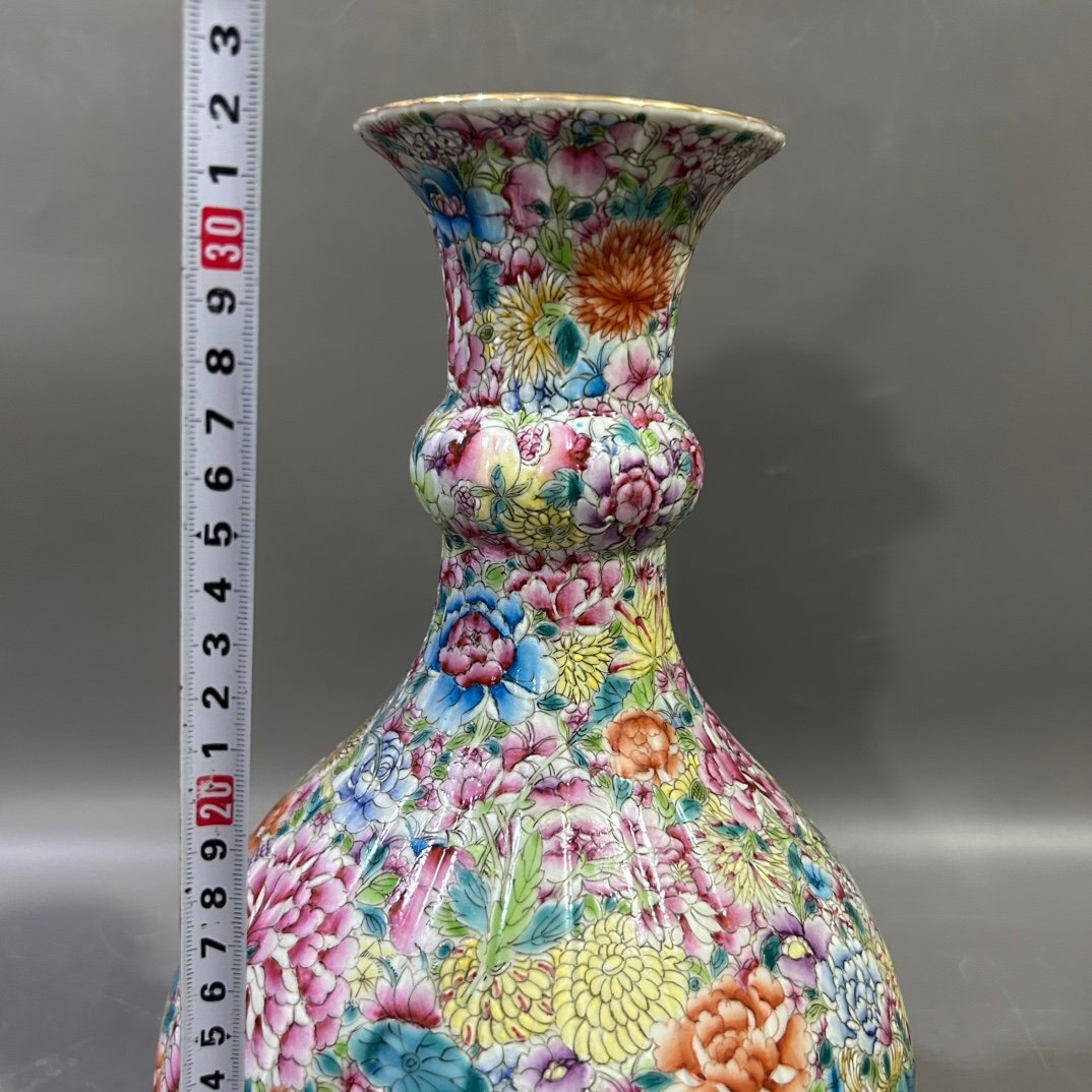 Qing Dynasty Yongzheng famille rose vase