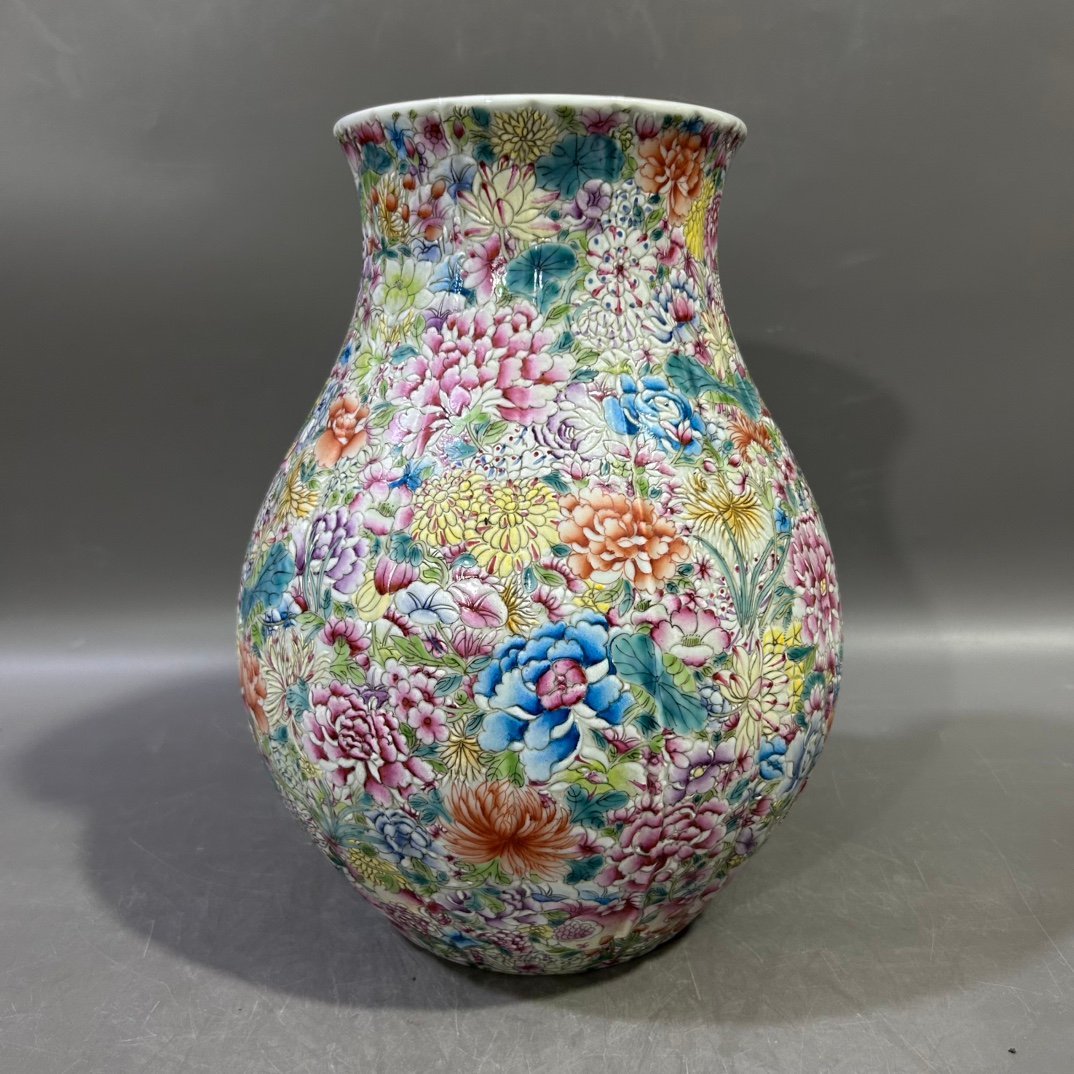 Qing Dynasty Yongzheng famille rose vase