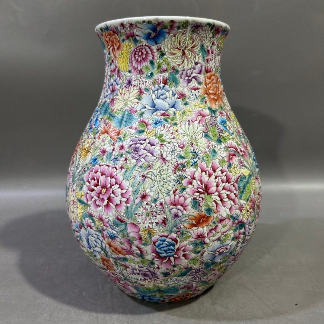 Qing Dynasty Yongzheng famille rose vase