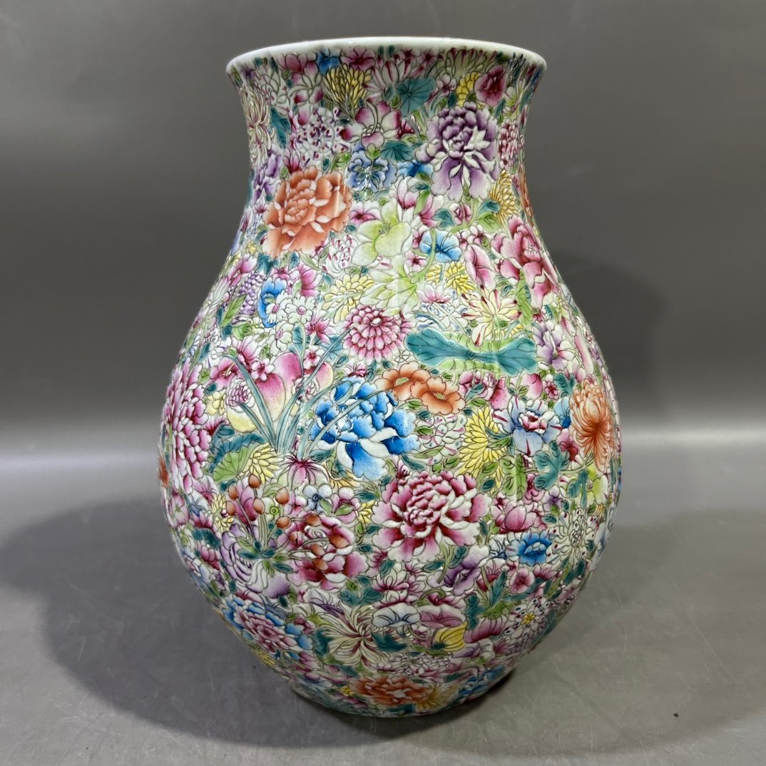 Qing Dynasty Yongzheng famille rose vase