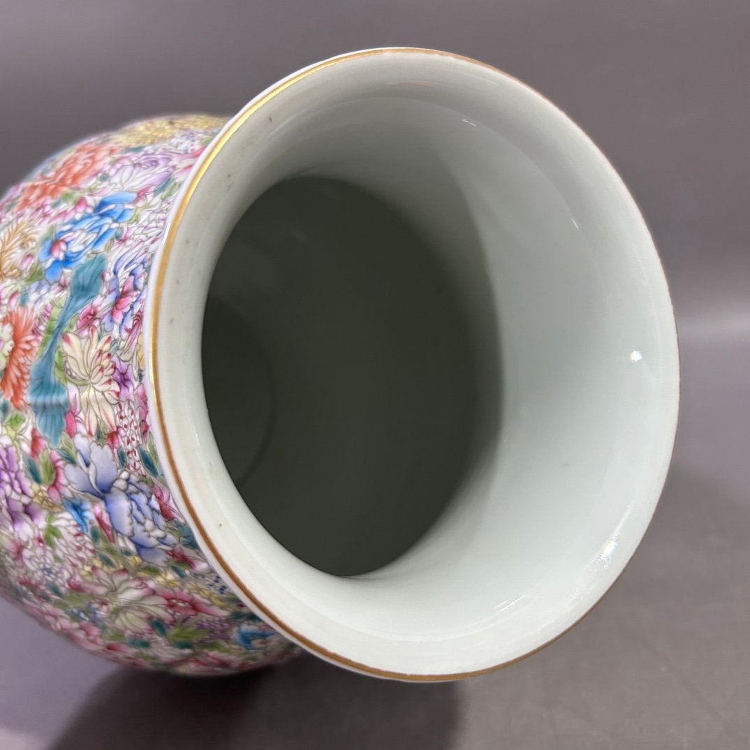 Qing Dynasty Yongzheng famille rose vase