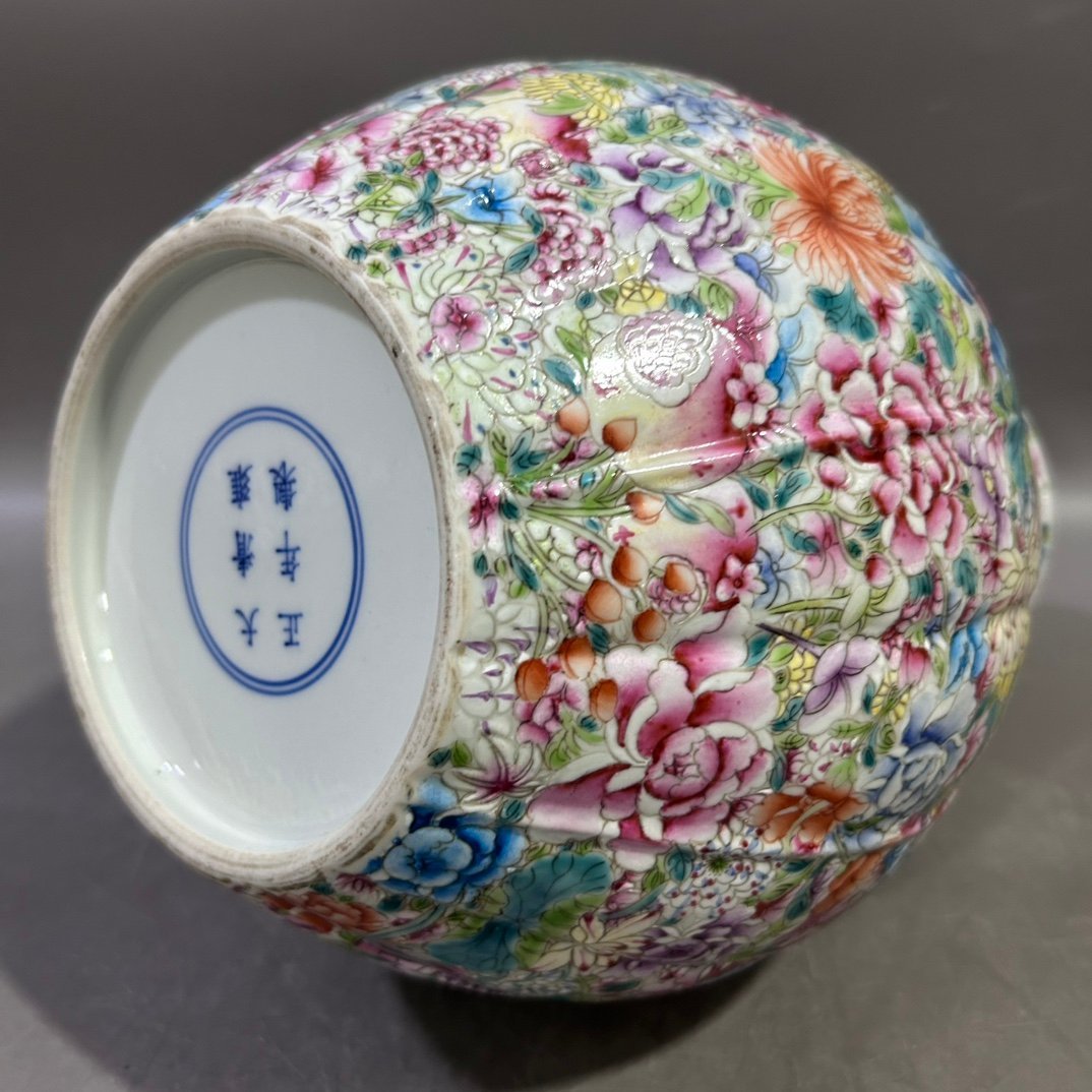 Qing Dynasty Yongzheng famille rose vase