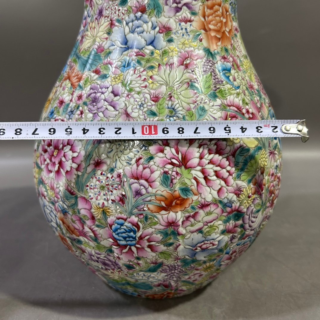 Qing Dynasty Yongzheng famille rose vase
