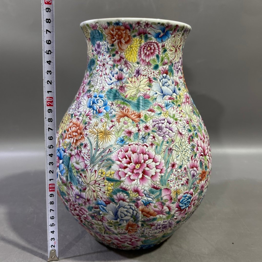 Qing Dynasty Yongzheng famille rose vase