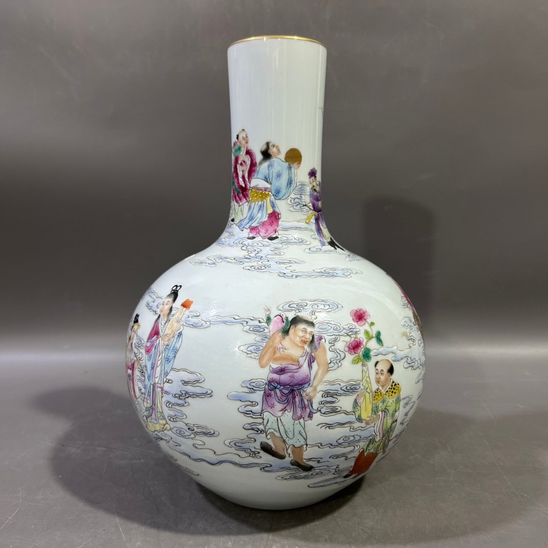 Qing Dynasty Yongzheng Pastel Figure Celestial Sphere Vase