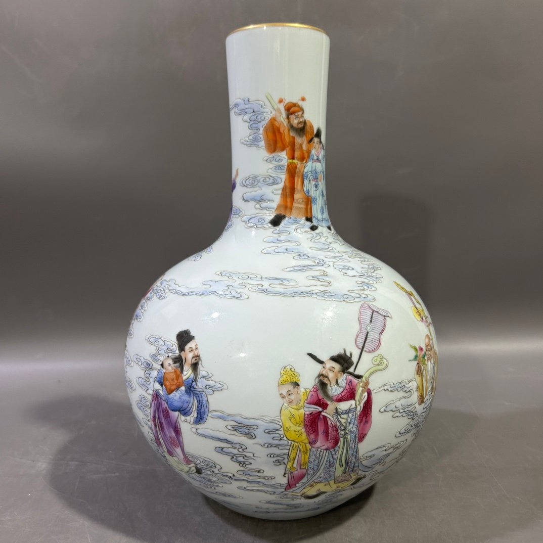 Qing Dynasty Yongzheng Pastel Figure Celestial Sphere Vase