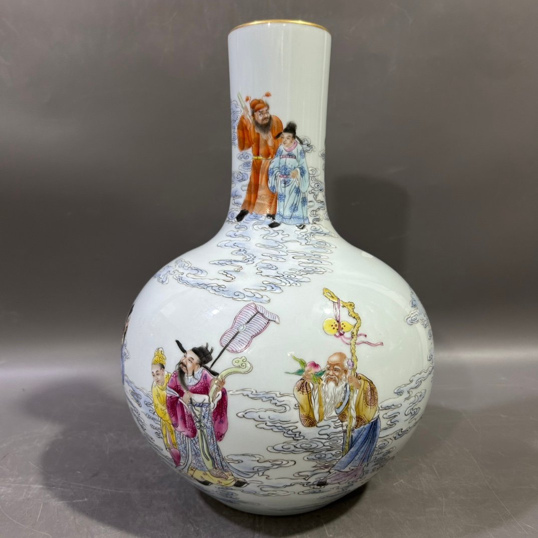 Qing Dynasty Yongzheng Pastel Figure Celestial Sphere Vase