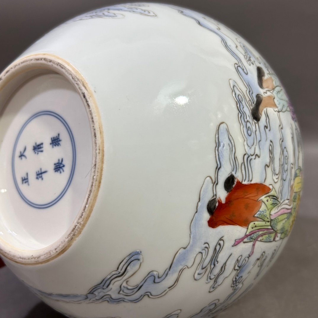 Qing Dynasty Yongzheng Pastel Figure Celestial Sphere Vase