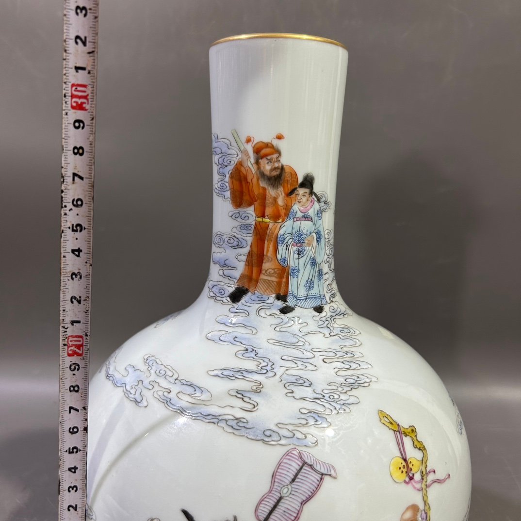 Qing Dynasty Yongzheng Pastel Figure Celestial Sphere Vase