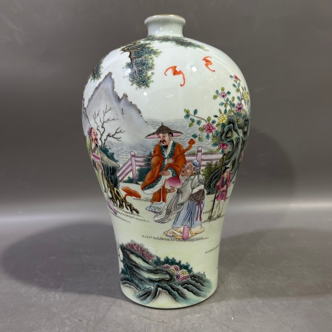 Qing Dynasty Yongzheng Pastel Figure Plum Vase