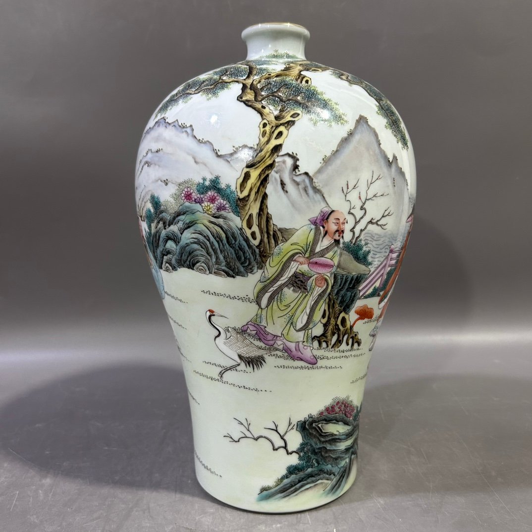 Qing Dynasty Yongzheng Pastel Figure Plum Vase