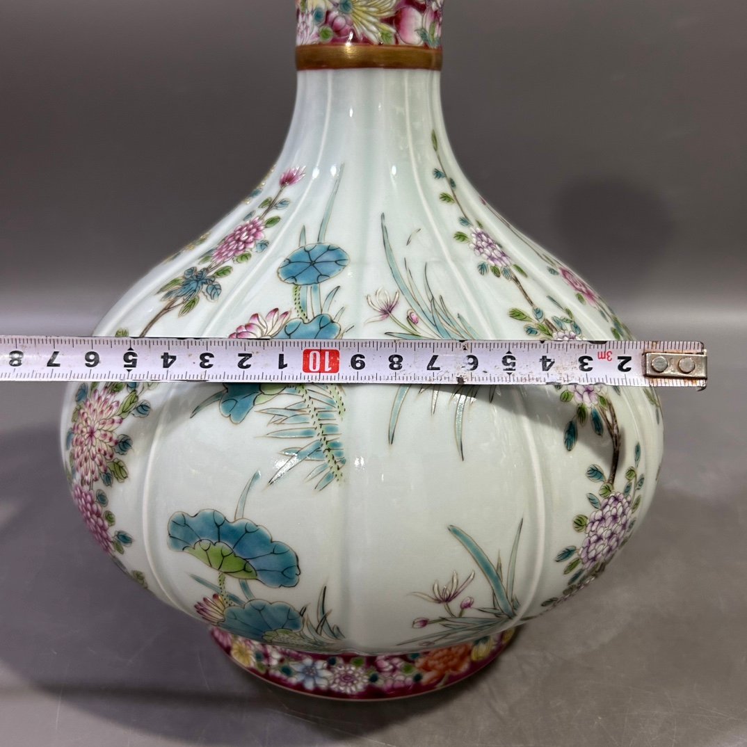 Qing Dynasty Yongzheng Pastel Twelve Flower Gods Garlic Vase