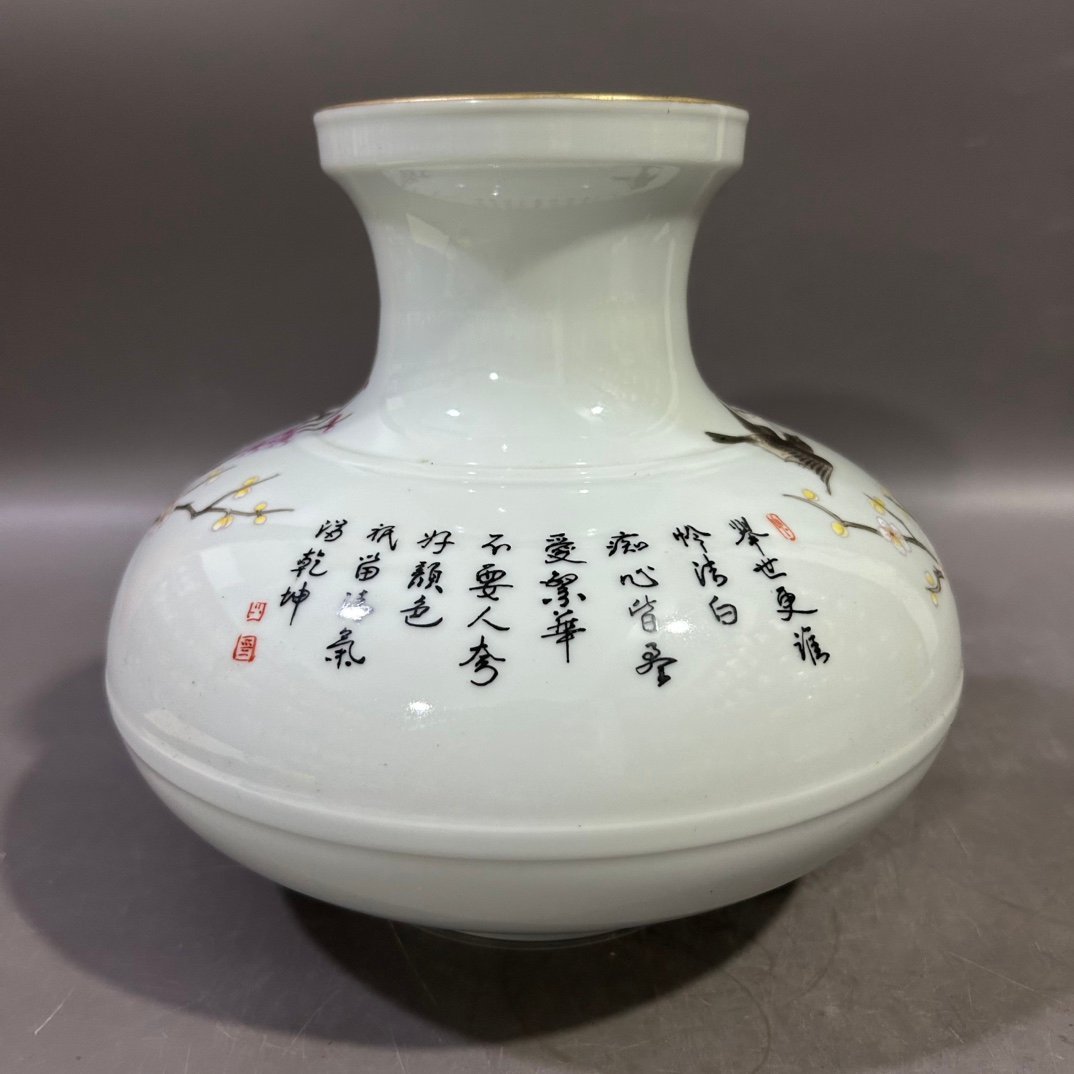 Qing Dynasty Yongzheng pastel happy eyebrow vase