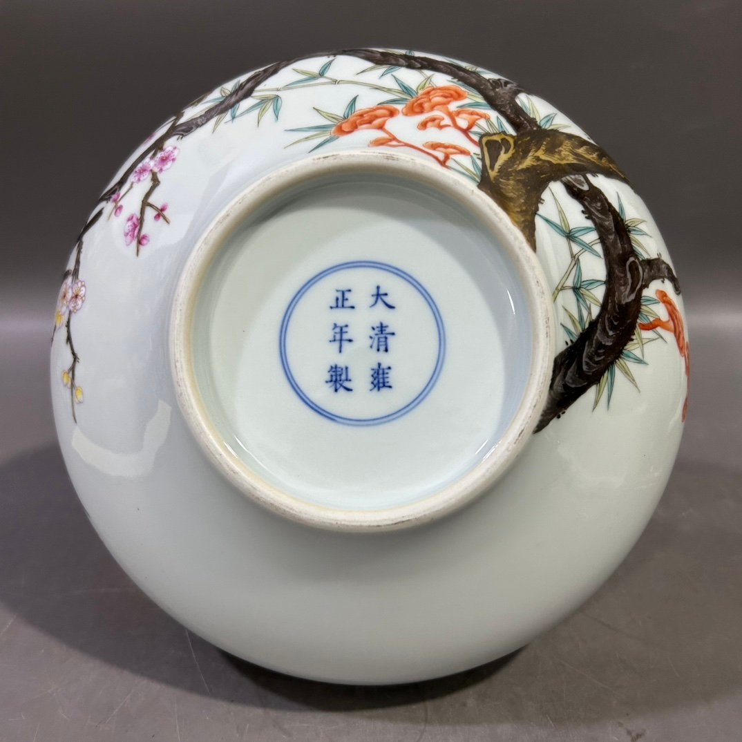 Qing Dynasty Yongzheng pastel happy eyebrow vase