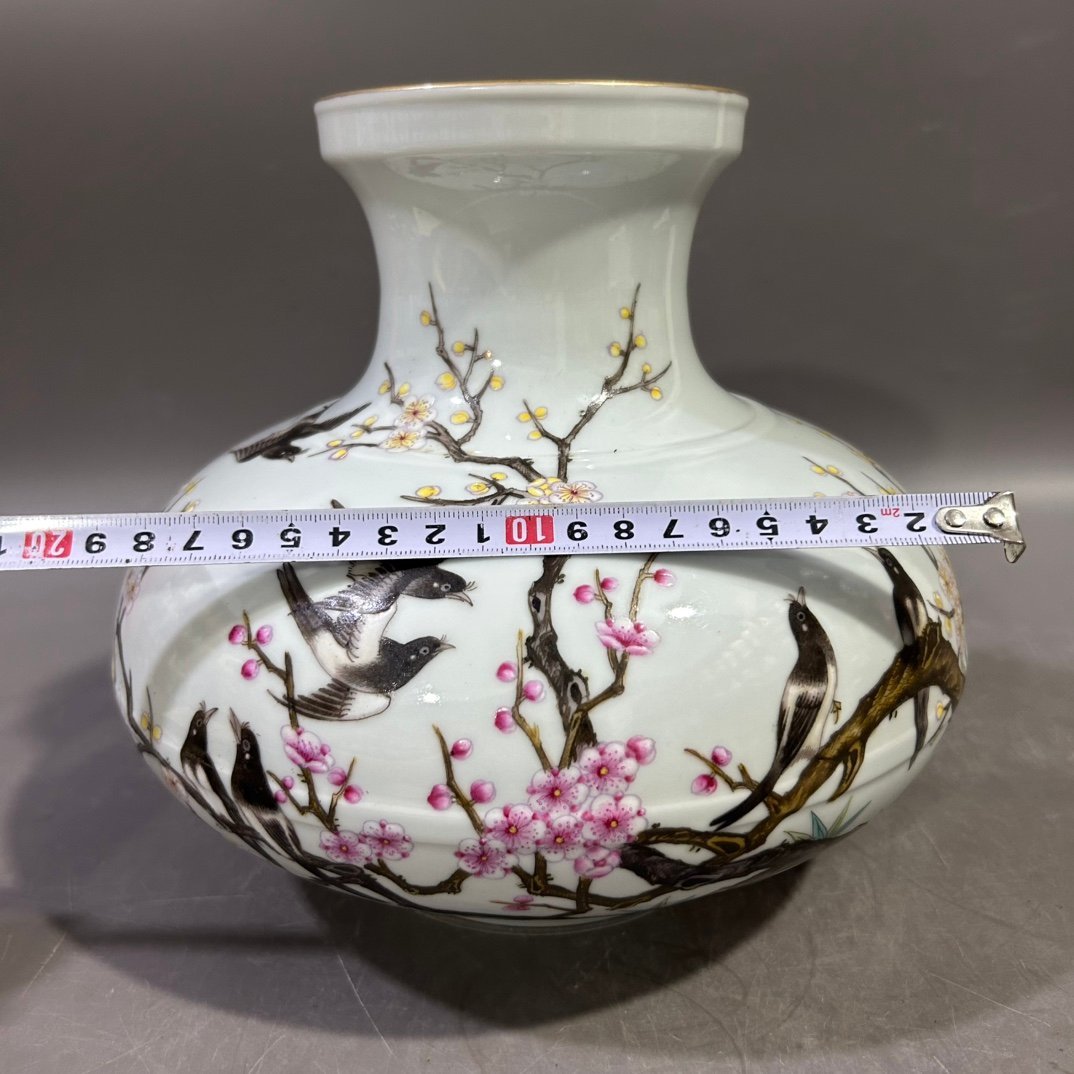 Qing Dynasty Yongzheng pastel happy eyebrow vase