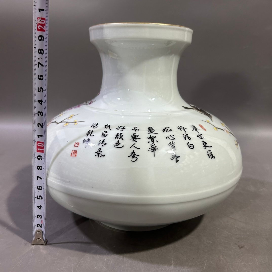 Qing Dynasty Yongzheng pastel happy eyebrow vase