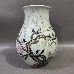 Qing Dynasty Yongzheng pastel happy melon-edge blessing vase