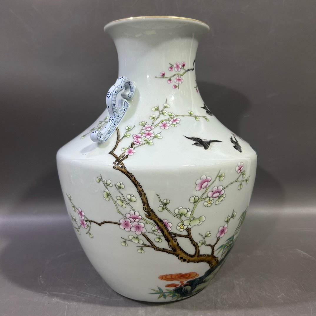 Qing Dynasty Yongzheng pastel happy brow bottle