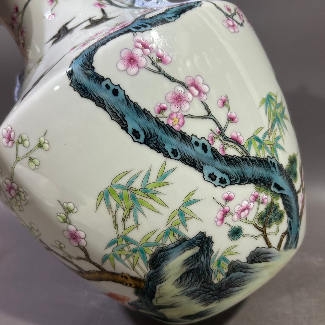 Qing Dynasty Yongzheng pastel happy brow bottle