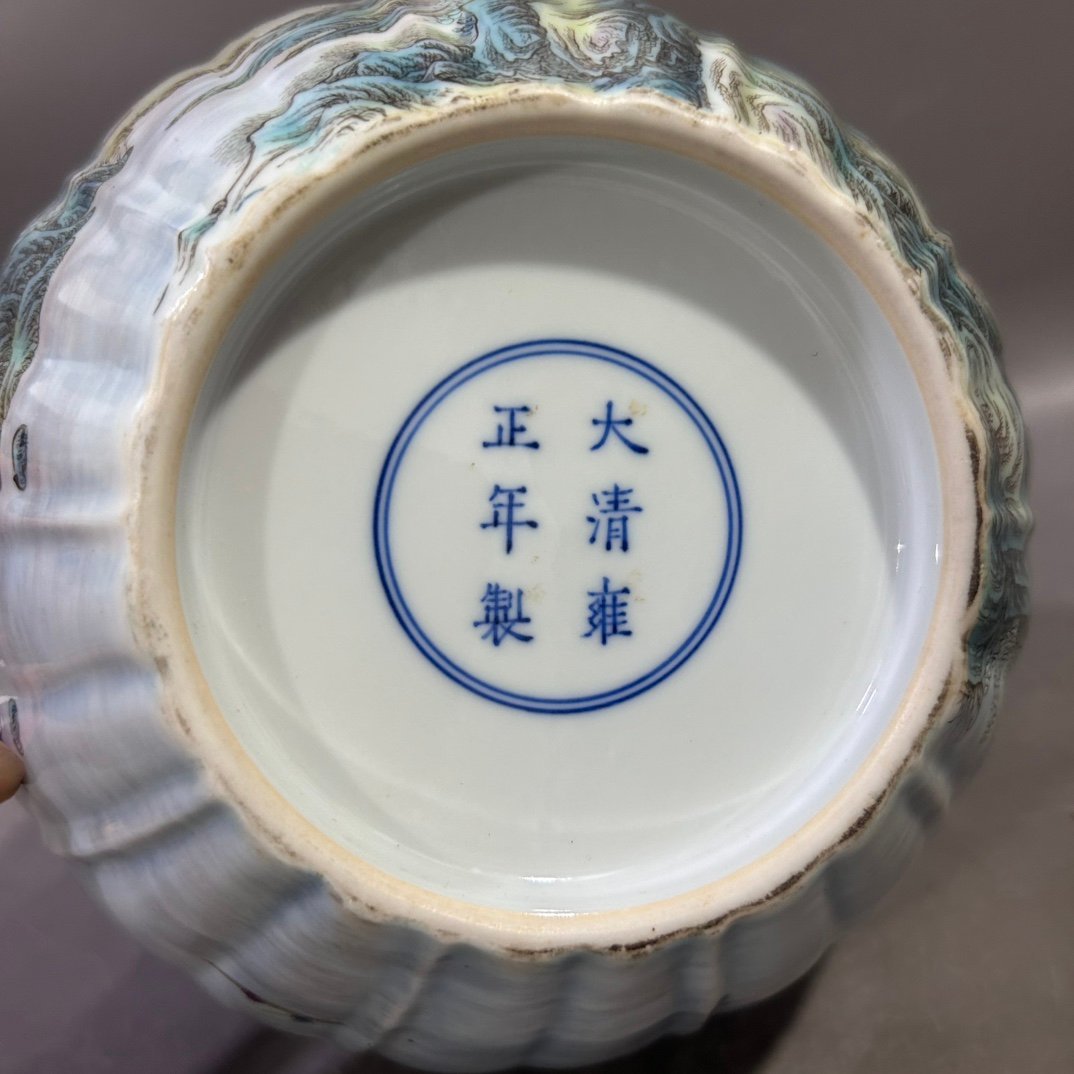 Qing Dynasty Yongzheng famille rose landscape melon edge blessing Vase