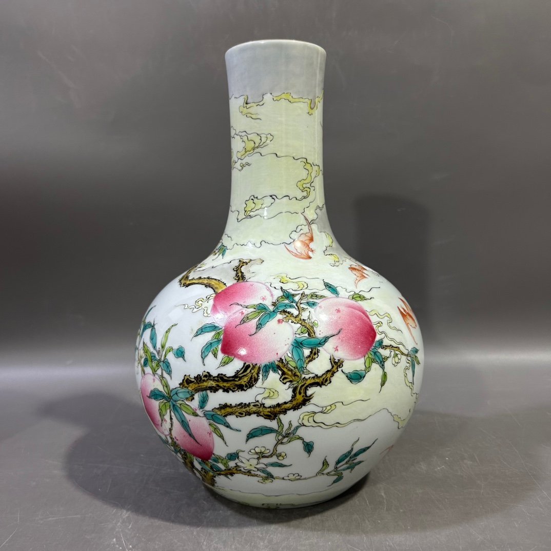 Qing Dynasty Yongzheng Pastel Peach Celestial Ball Vase
