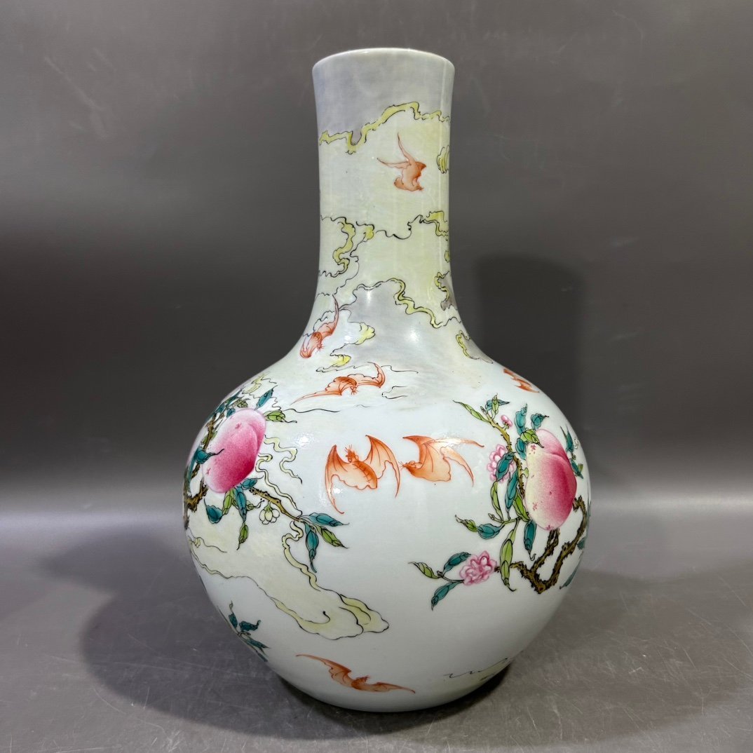 Qing Dynasty Yongzheng Pastel Peach Celestial Ball Vase