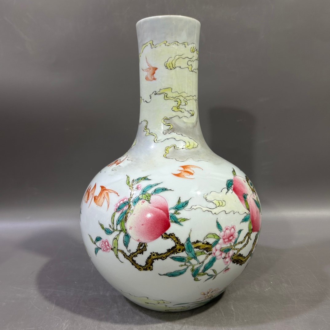 Qing Dynasty Yongzheng Pastel Peach Celestial Ball Vase
