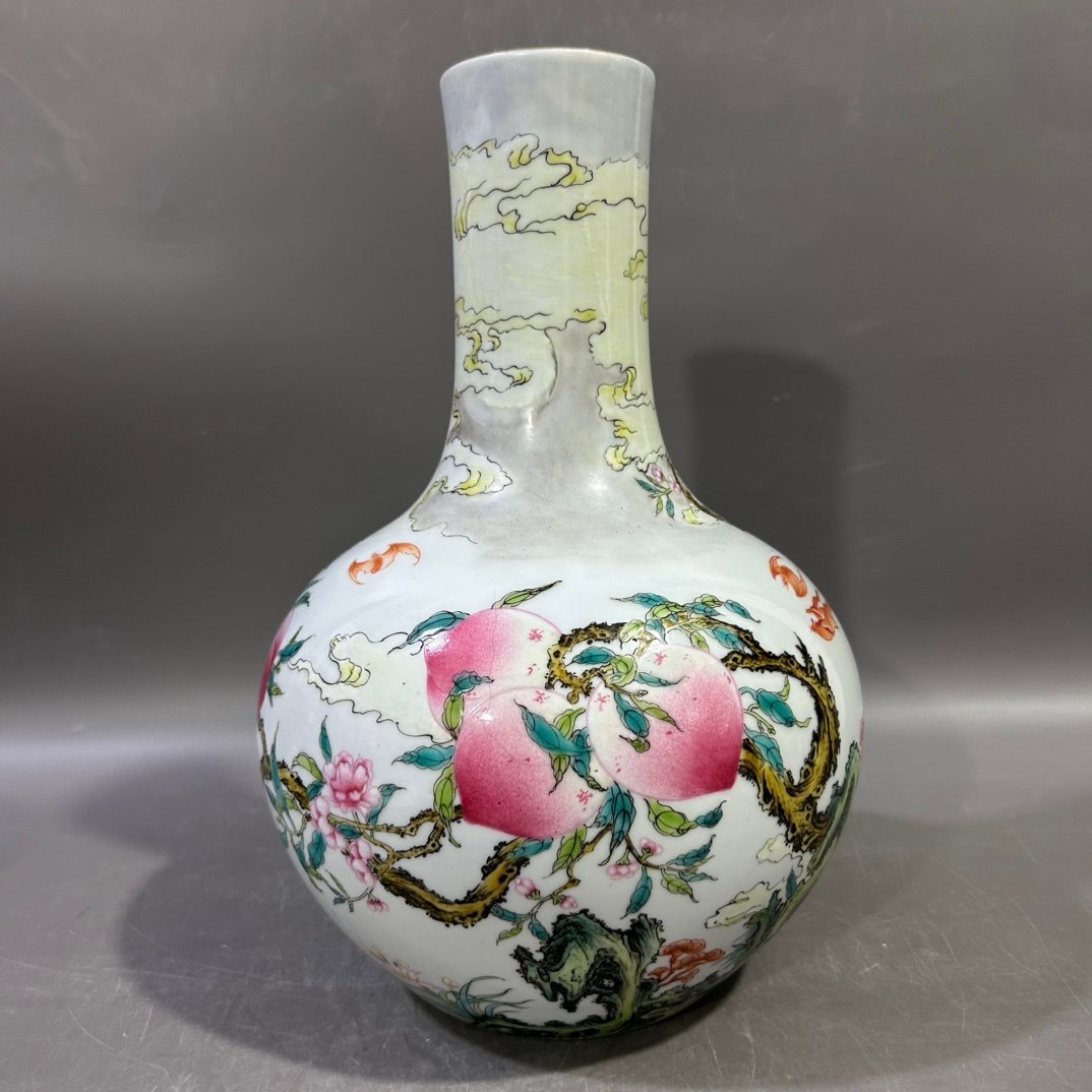 Qing Dynasty Yongzheng Pastel Peach Celestial Ball Vase