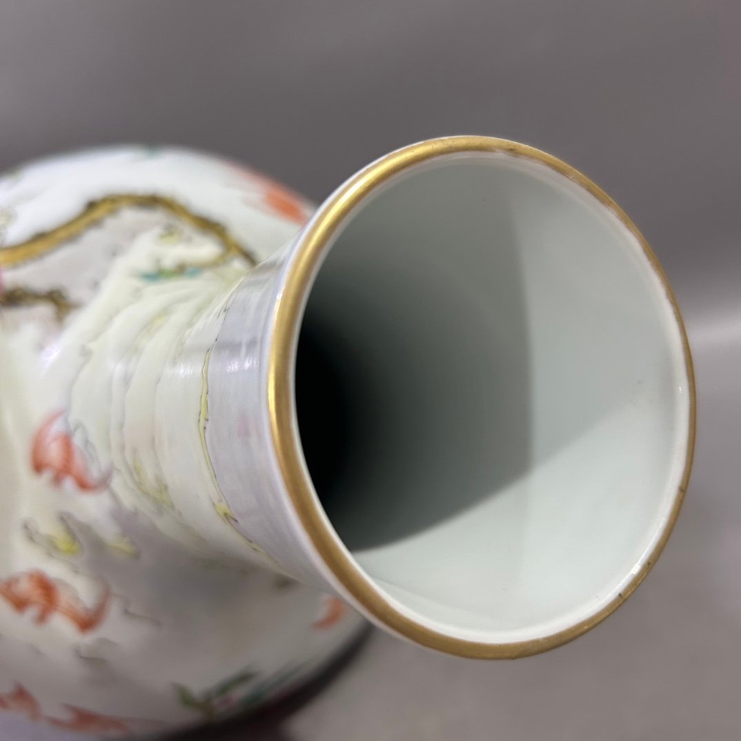 Qing Dynasty Yongzheng Pastel Peach Celestial Ball Vase