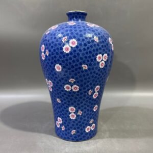 Qing Dynasty Yongzheng pastel plum blossom vase
