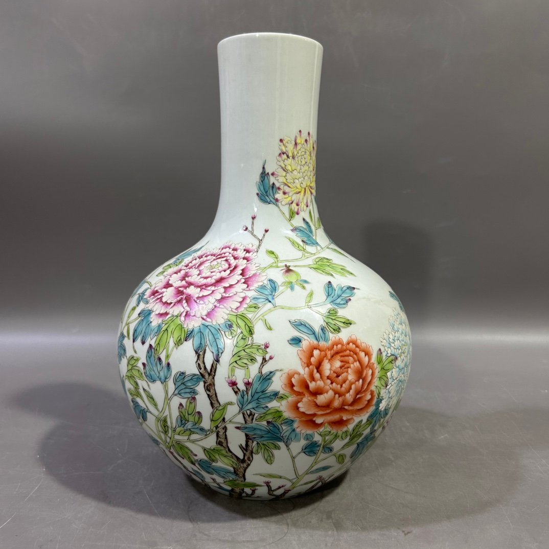 Qing Dynasty Yongzheng pastel peony flower celestial sphere Vase