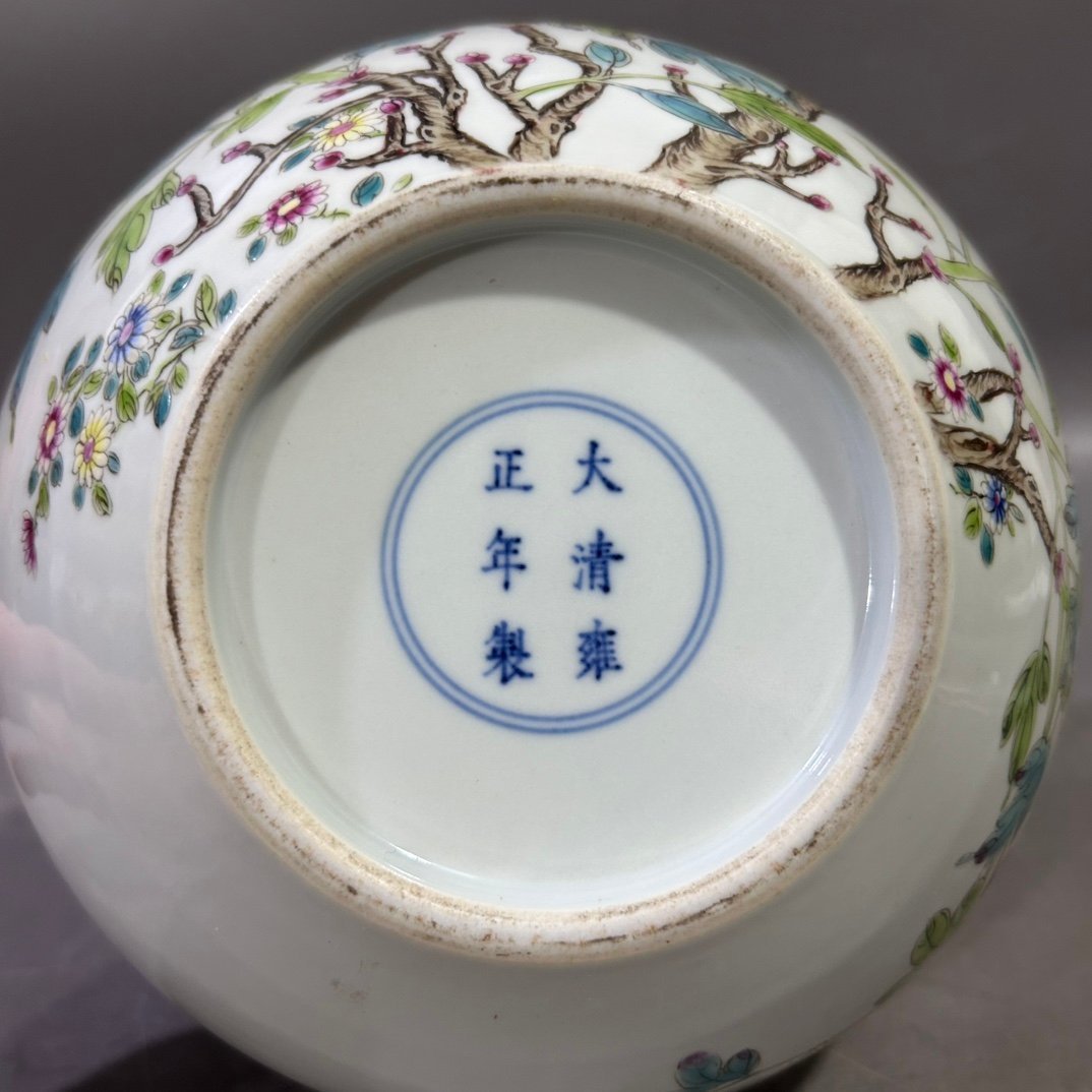Qing Dynasty Yongzheng pastel peony flower celestial sphere Vase